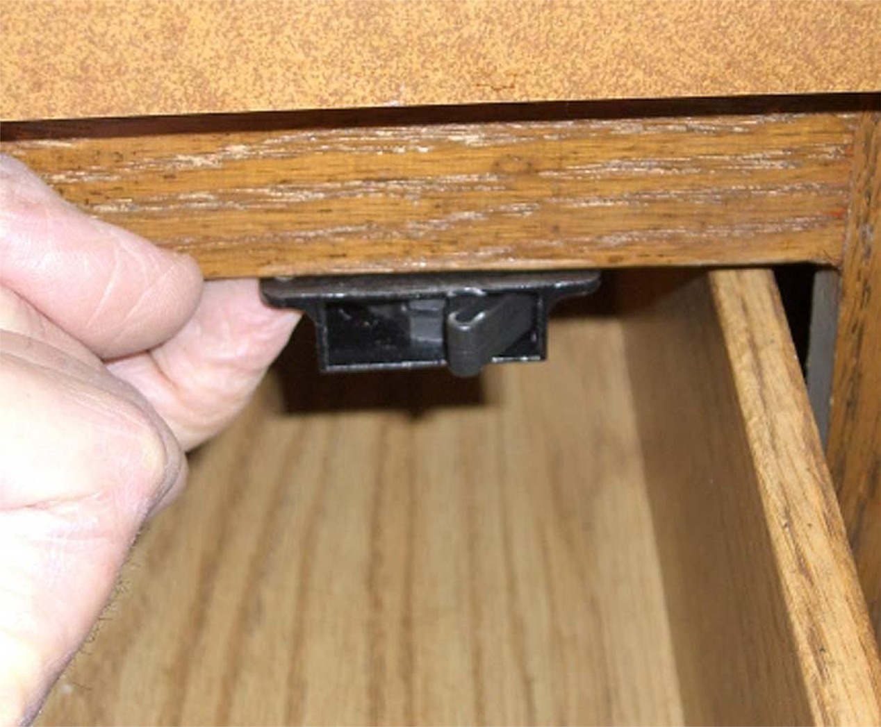 I need installation instructions. RV latch H316. (RV Designer