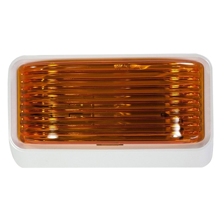 Does the Arcon 18109 Universal Porch/Utility Light - White - Amber Lens - Without Switch have a pigtail? 